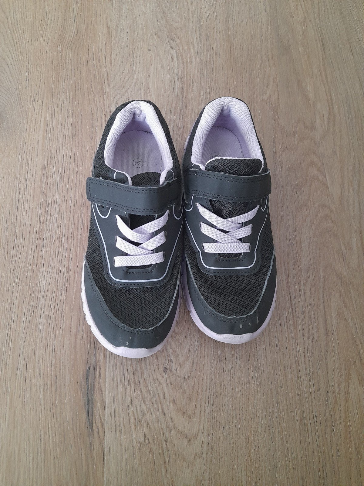 bijna gratis gymschoenen 34 lila zwart klittenband sluiting, Jongetje of Meisje, Ophalen of Verzenden, Gebruikt, Schoentjes