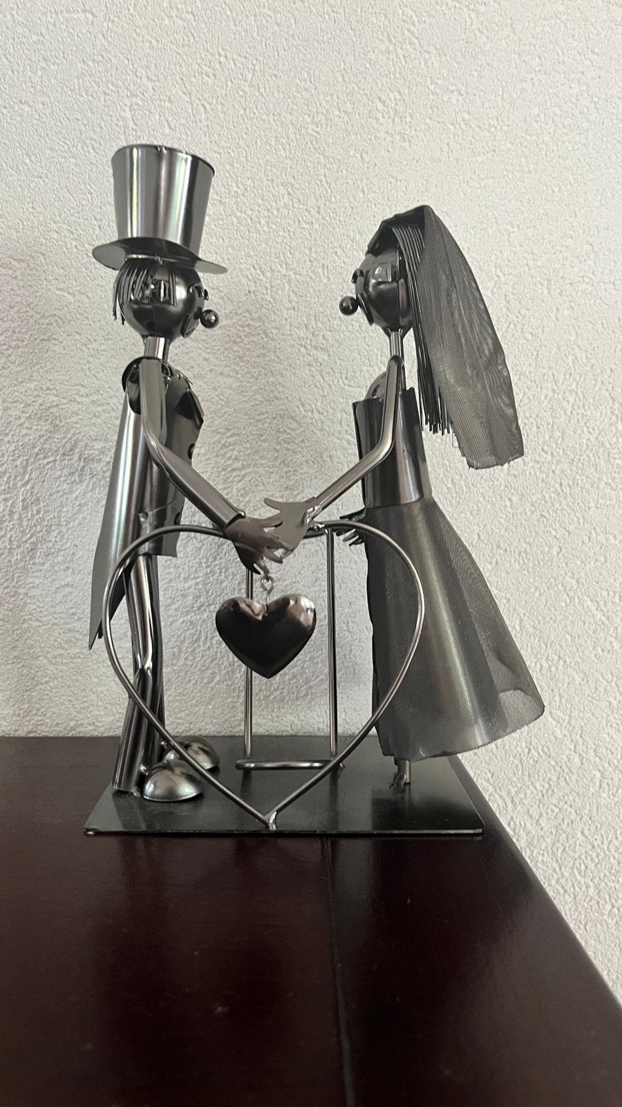 Bruidspaar metalen sculptuur - Uniek huwelijkscadeau, Zwart, Ophalen of Verzenden, Zo goed als nieuw, Metaal