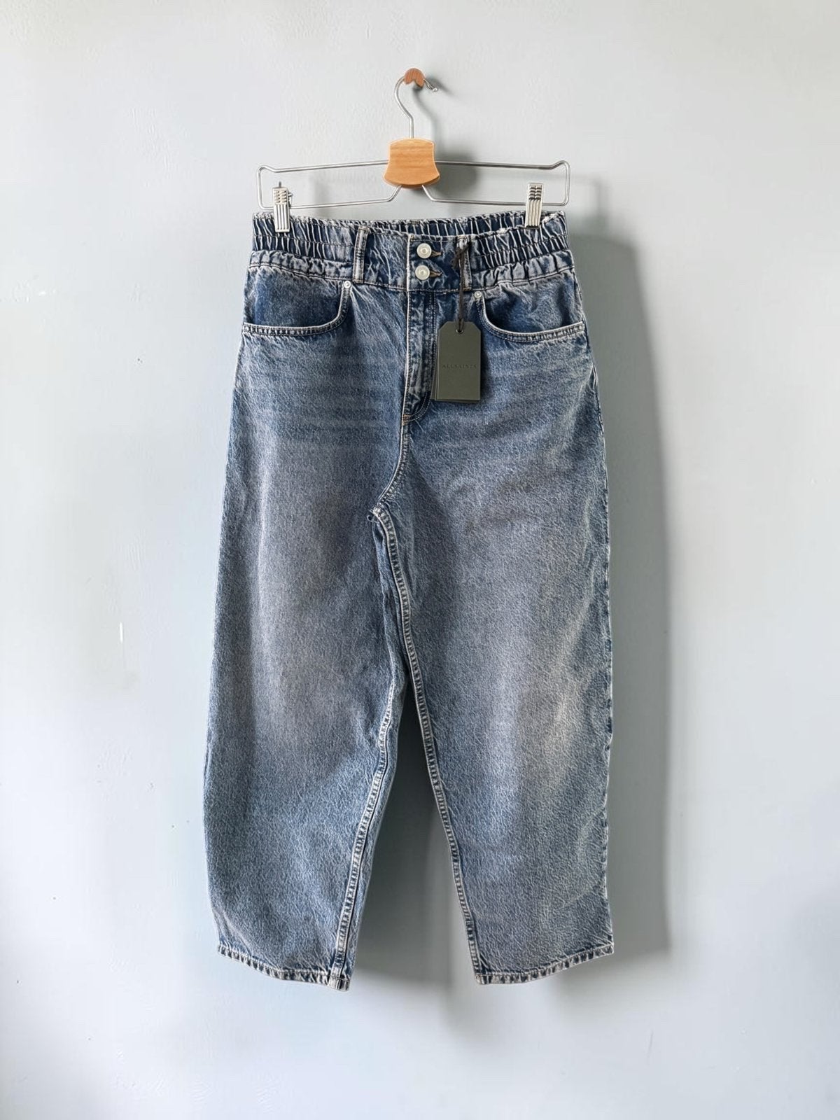 AllSaints Hailey jeans barrel leg blauw denim 38 M medium, Kleding | Dames, Ophalen of Verzenden, Nieuw, Blauw, W30 - W32 (confectie 38/40)