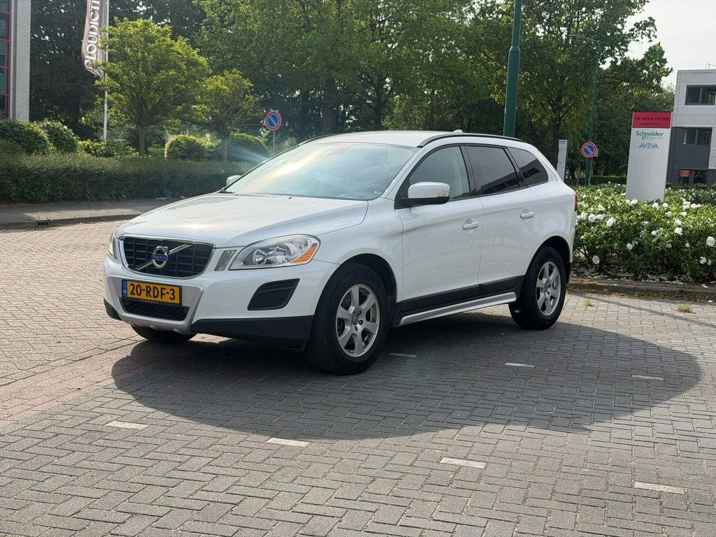 Volvo XC60 2.0 T Powershift 2011 Wit, Auto's, Stof, 1800 kg, Zwart, 4 cilinders
