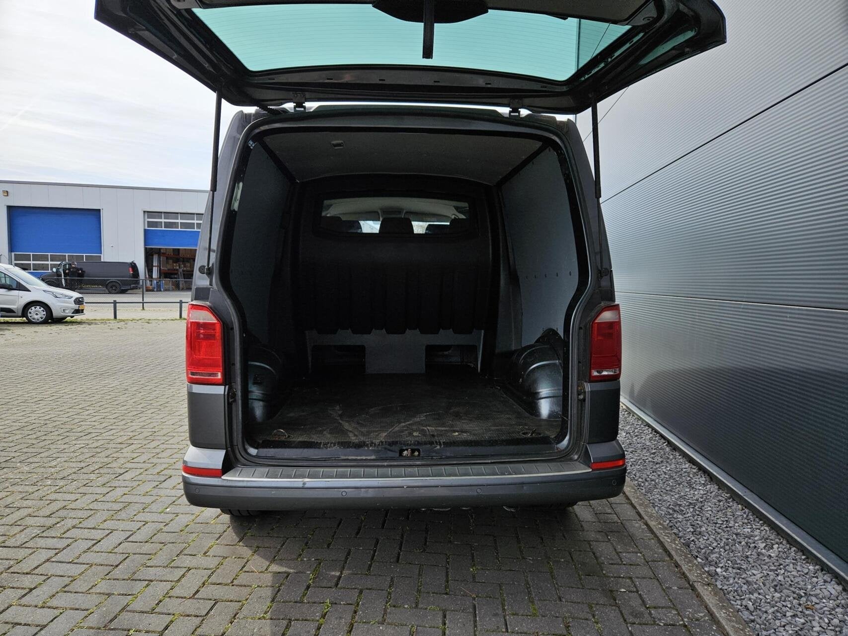 Volkswagen Transporter 2.0 TDI L2H1 DC LM Airco Cruise Euro6, Auto's, Voorwielaandrijving, Gebruikt, Euro 6, 4 cilinders