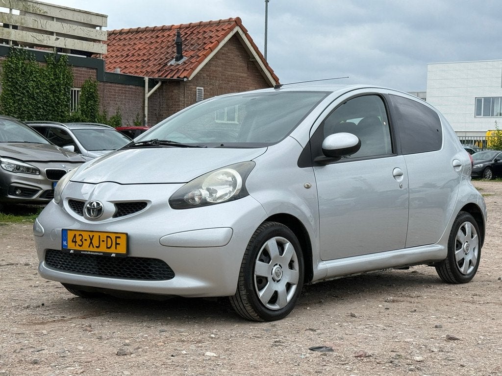 Toyota Aygo 1.0-12V +/ AIRCO/ VELGEN/ ZUINIG, Voorwielaandrijving, Gebruikt, 4 stoelen, 68 pk