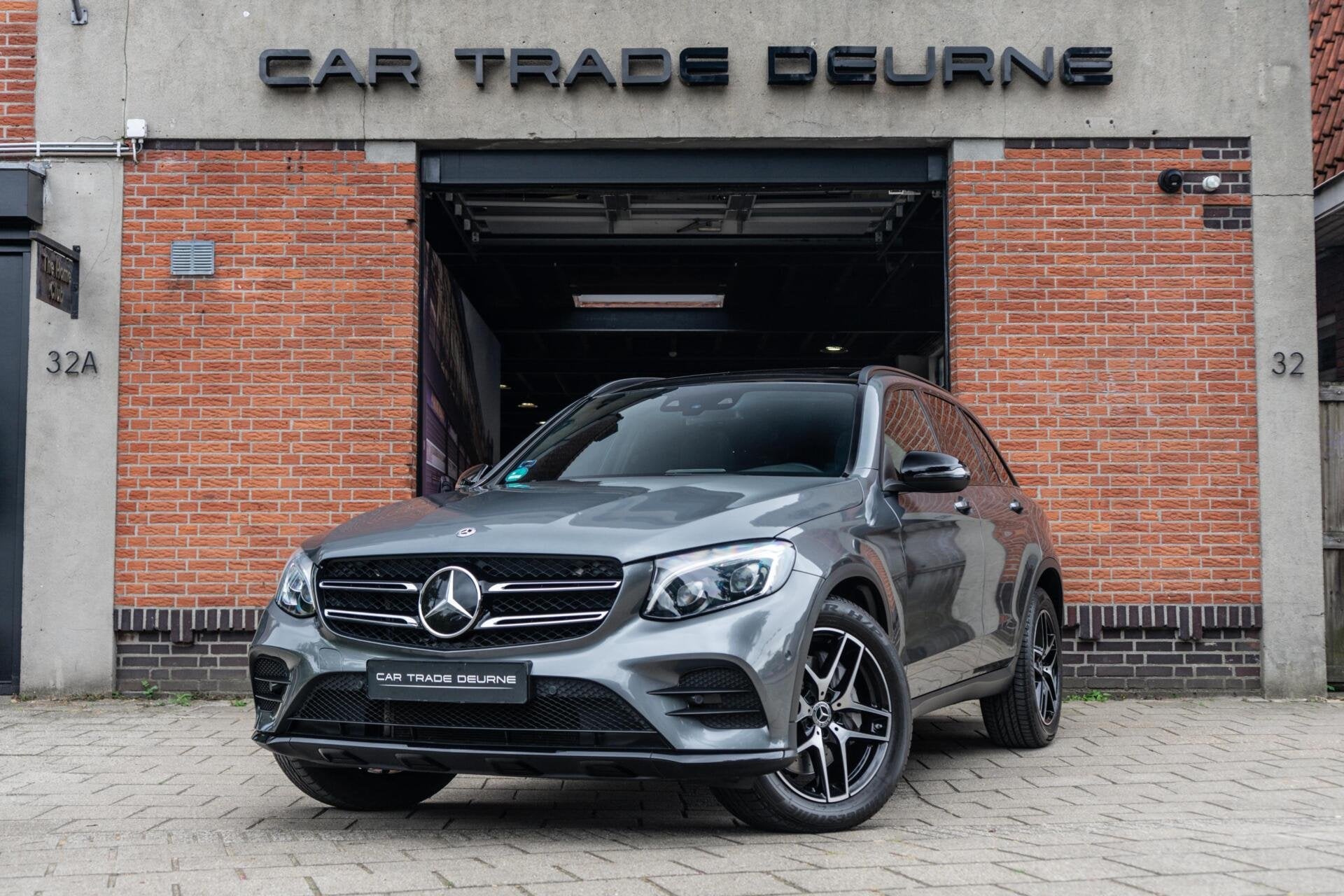 Mercedes GLC-klasse 250 4MATIC AMG Pano / Trekhaak / Camera, Auto's, Gebruikt, Zwart, 4 cilinders, Automatische klimaatregeling