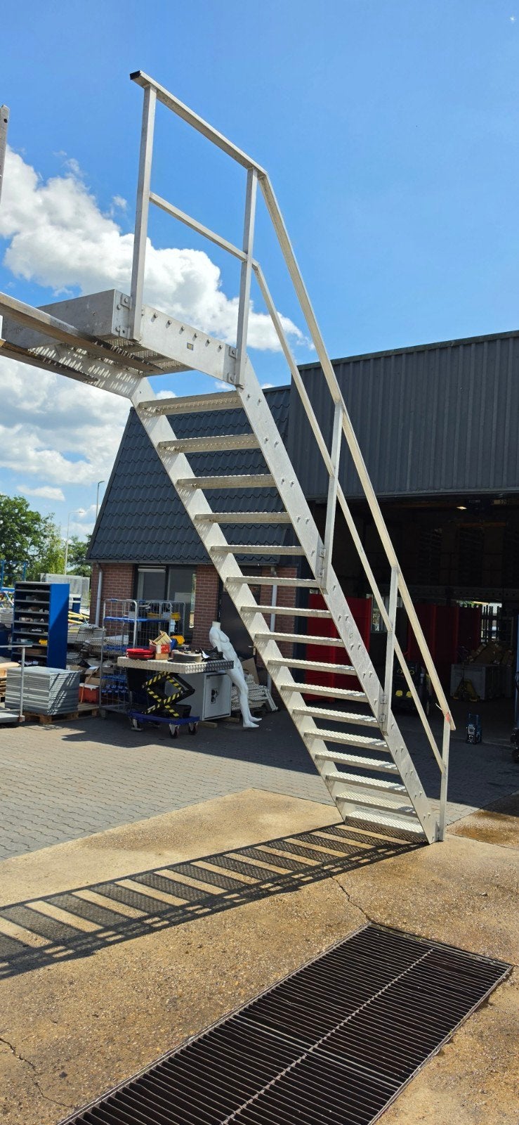 stalen trap all. hoog 3,45mtr nor115, Doe-het-zelf en Verbouw, Ladders en Trappen, Ophalen, Zo goed als nieuw, 2 tot 4 meter