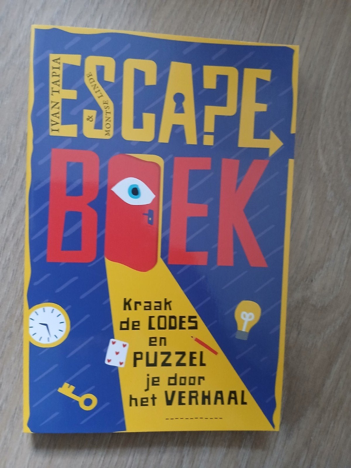 Escape Boek: Kraak de Codes en Puzzel je door het Verhaal, Ophalen of Verzenden, Nieuw, Ivan Tapia & Montse Linde