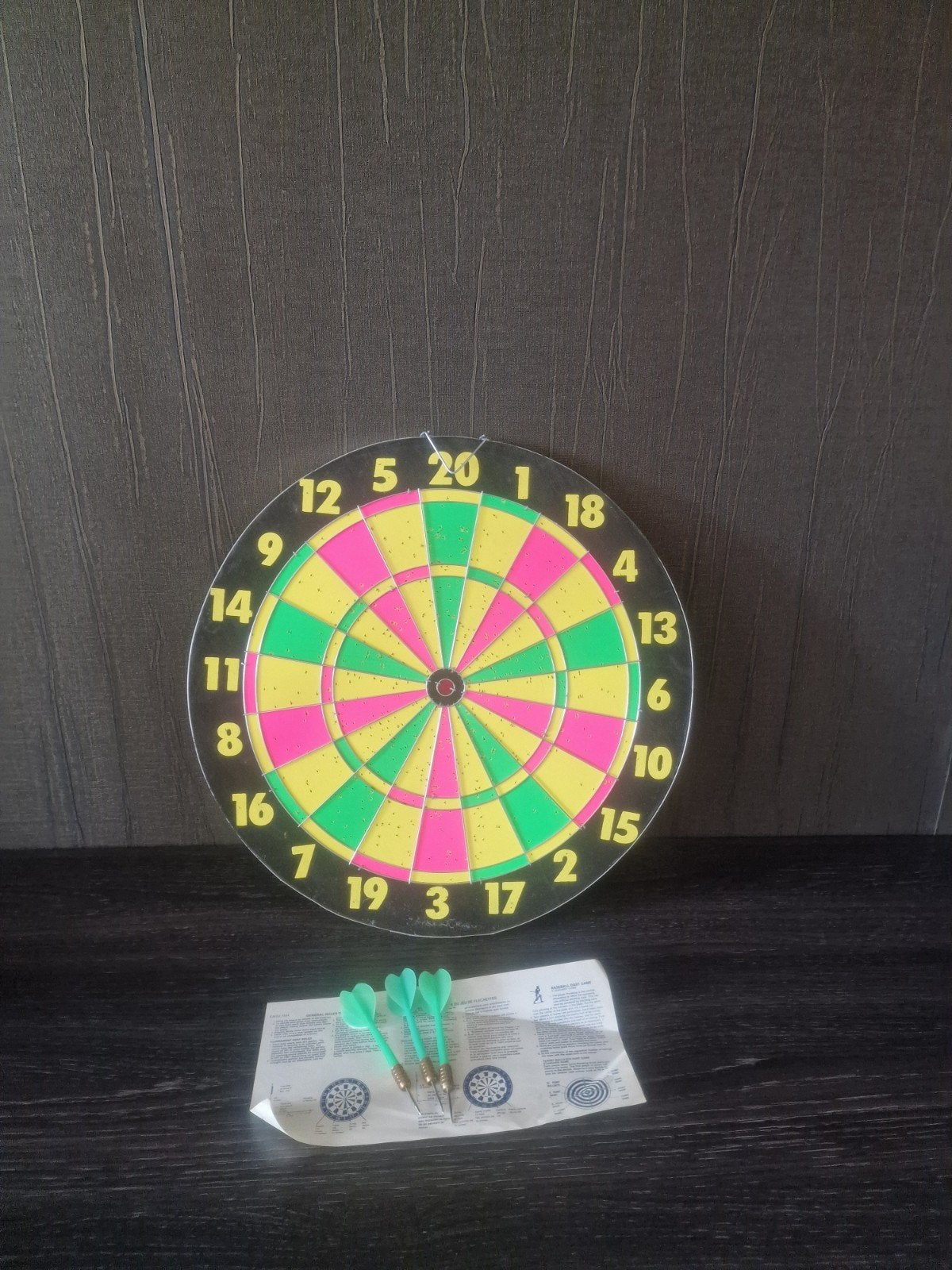 Dartbord met pijlen - Kleurrijk en compleet, Ophalen, Gebruikt