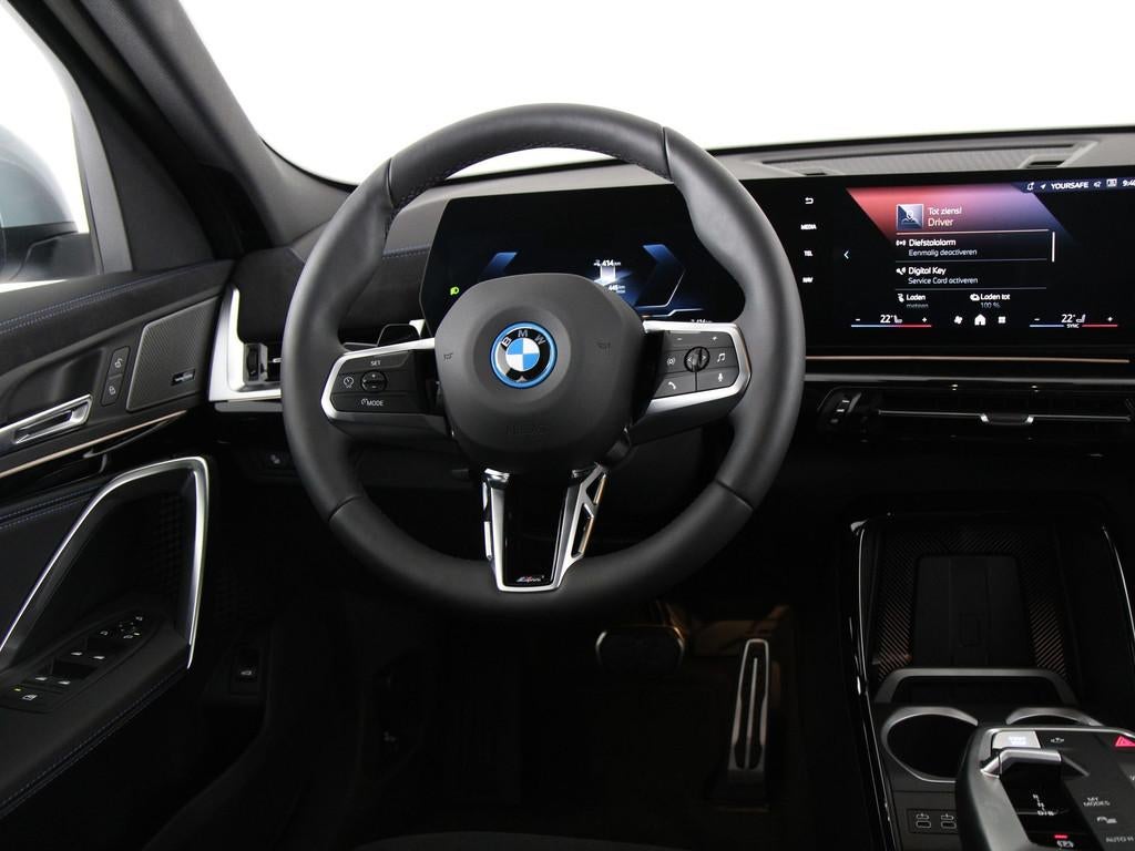 BMW iX2 eDrive20 67 kWh M-Sport (bj 2026, automaat), Auto's, BMW, Automatische klimaatregeling, IX2, Met garantie (alle), 204 pk