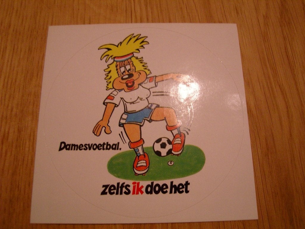 sticker strip Damesvoetbal zelfsik doe het, Verzamelen, Ophalen, Zo goed als nieuw