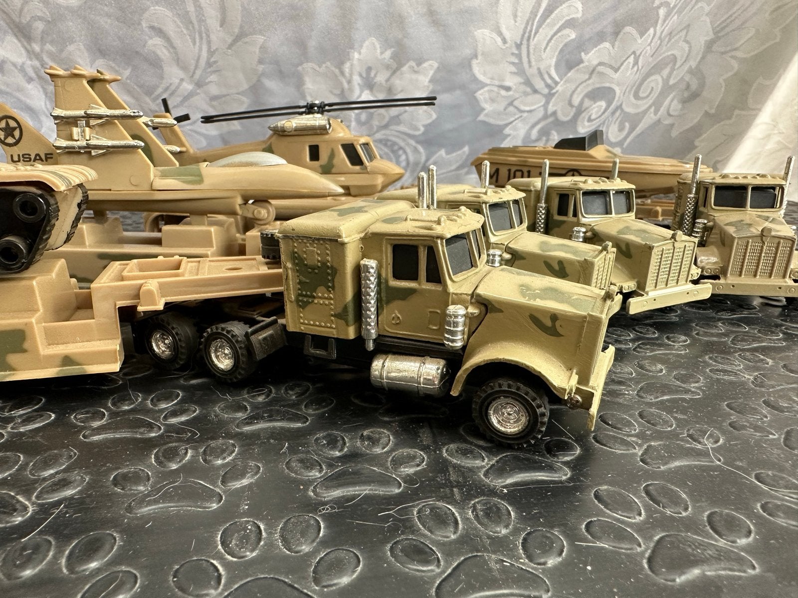 Militair transportvoertuig speelgoedset - Kenworth W-900, Hobby en Vrije tijd, Modelbouw | Auto's en Voertuigen, Ophalen of Verzenden