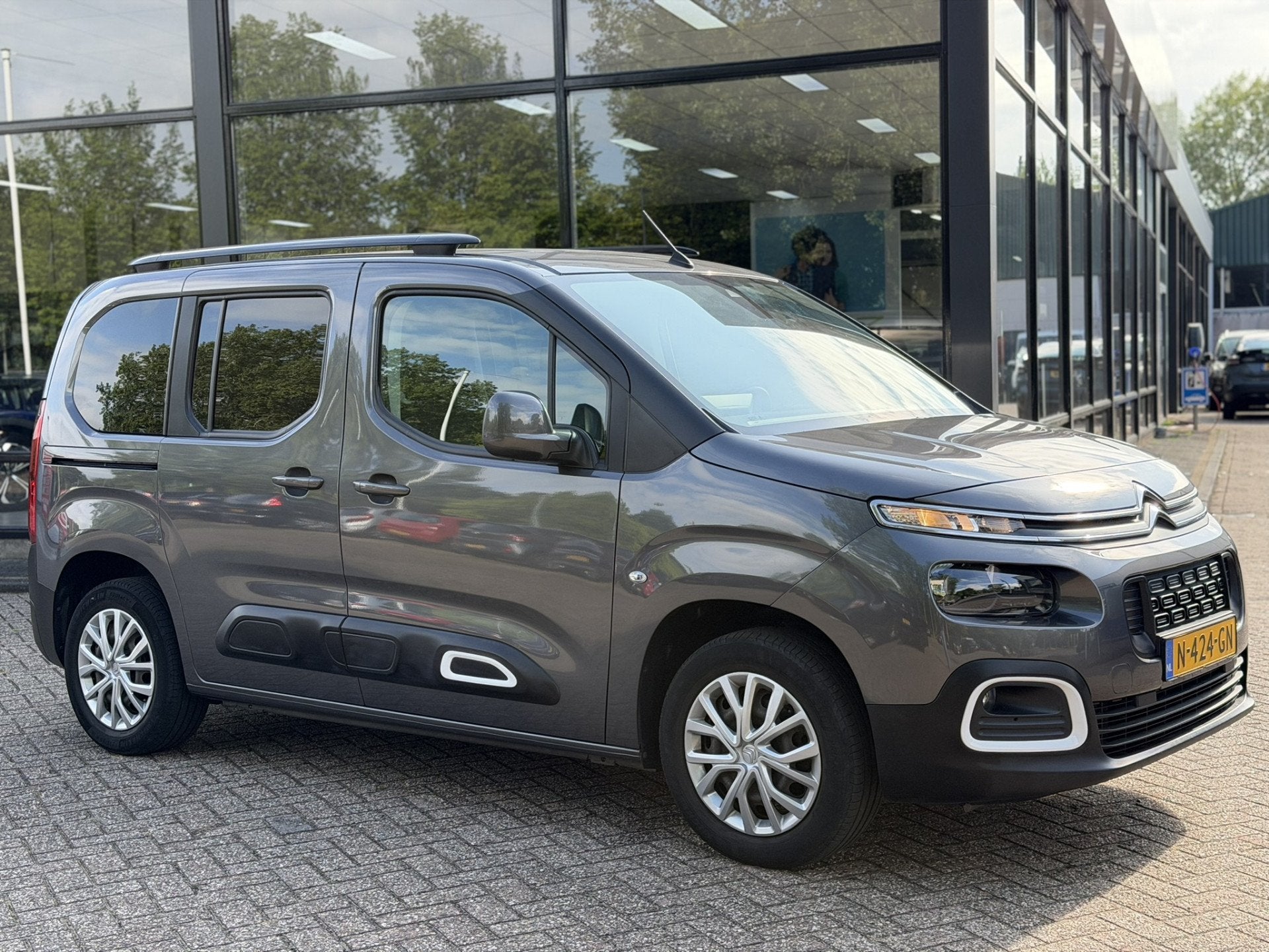 Citroën Berlingo 110PK Multispace Navigatie|Cruise|PDC, Voorwielaandrijving, Stof, Gebruikt, 1199 cc