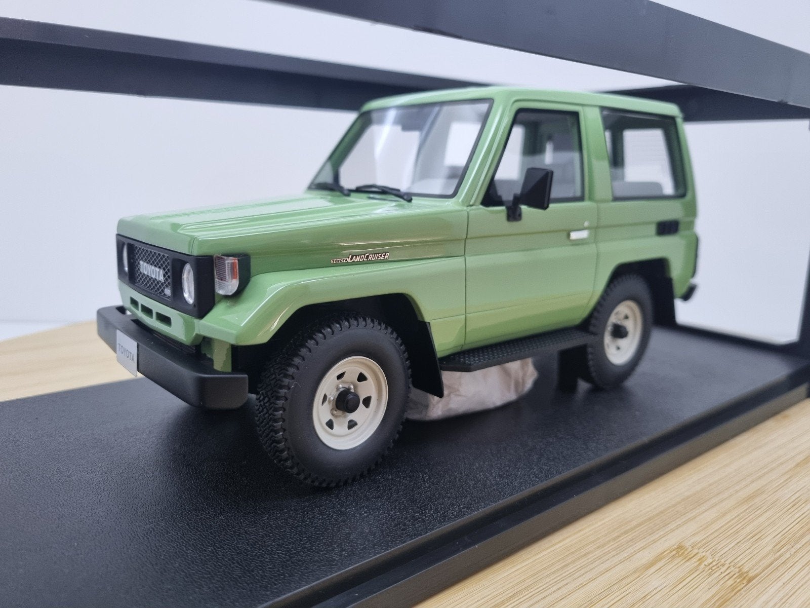 Cult Scale Toyota Landcruiser BJ70 1984/89 Groen 1:18, Overige merken, J, Auto, Ophalen of Verzenden