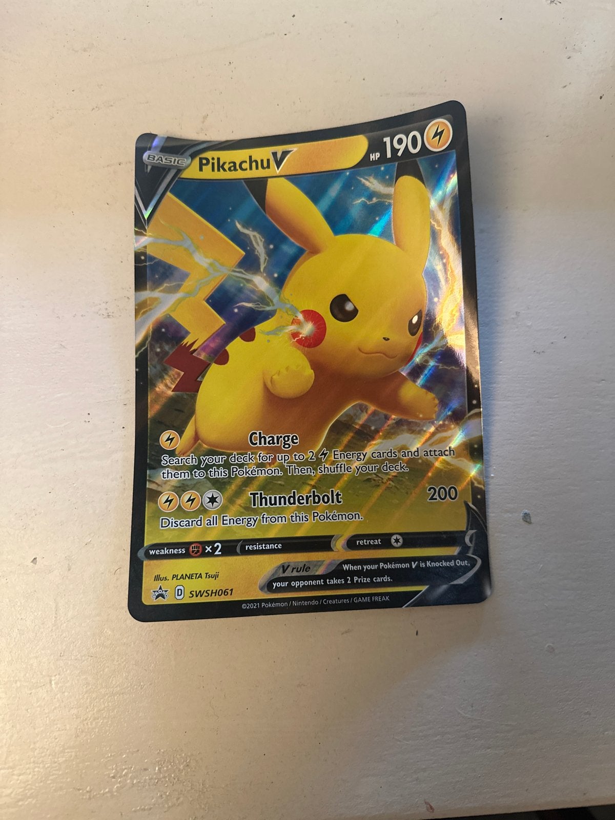 Pikachu V Grote Kaart Pokémon Kaart SWSH061, Ophalen of Verzenden, Zo goed als nieuw, Losse kaart, Foil
