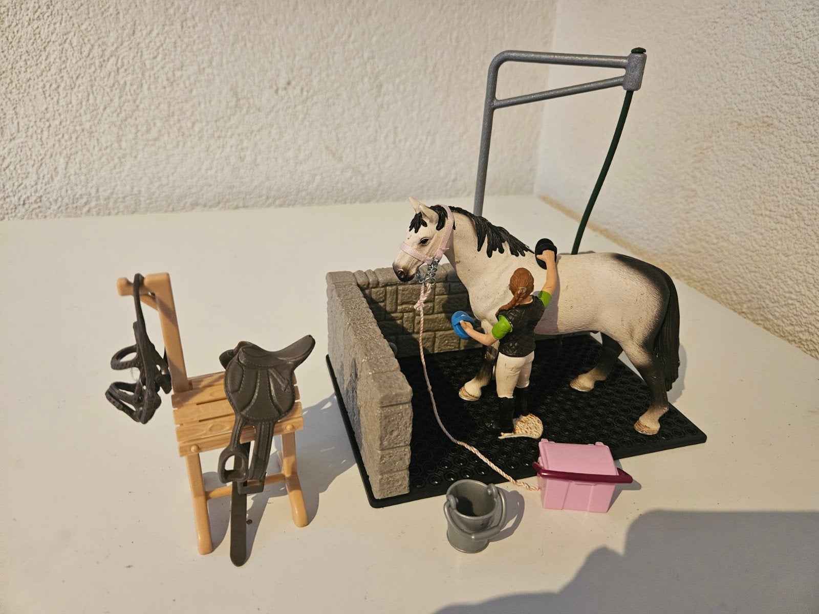 Schleich Paardenwasplaats met paard en ruiter, Ophalen of Verzenden, Zo goed als nieuw, Jongen of Meisje