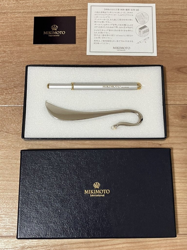 Mikimoto International Pearl Ballpoint Pen & Bookmark Set, Overige merken, Balpen, Met doosje, Ophalen of Verzenden