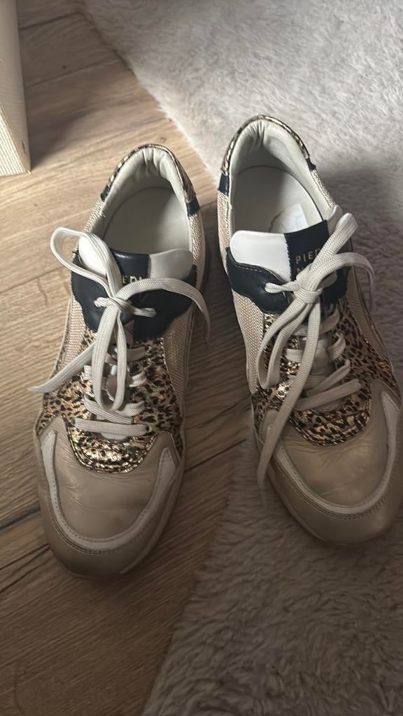 Piedi nudi sneaker goud tijger maat 40, Kleding | Dames, Schoenen, Ophalen of Verzenden, Zo goed als nieuw, Sneakers of Gympen
