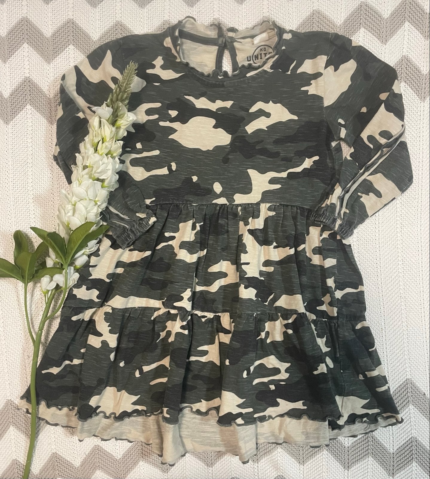 Stoere groen/beige camouflage jurk van KO United maat 98/104, Ophalen of Verzenden, Zo goed als nieuw, Meisje, Jurk of Rok