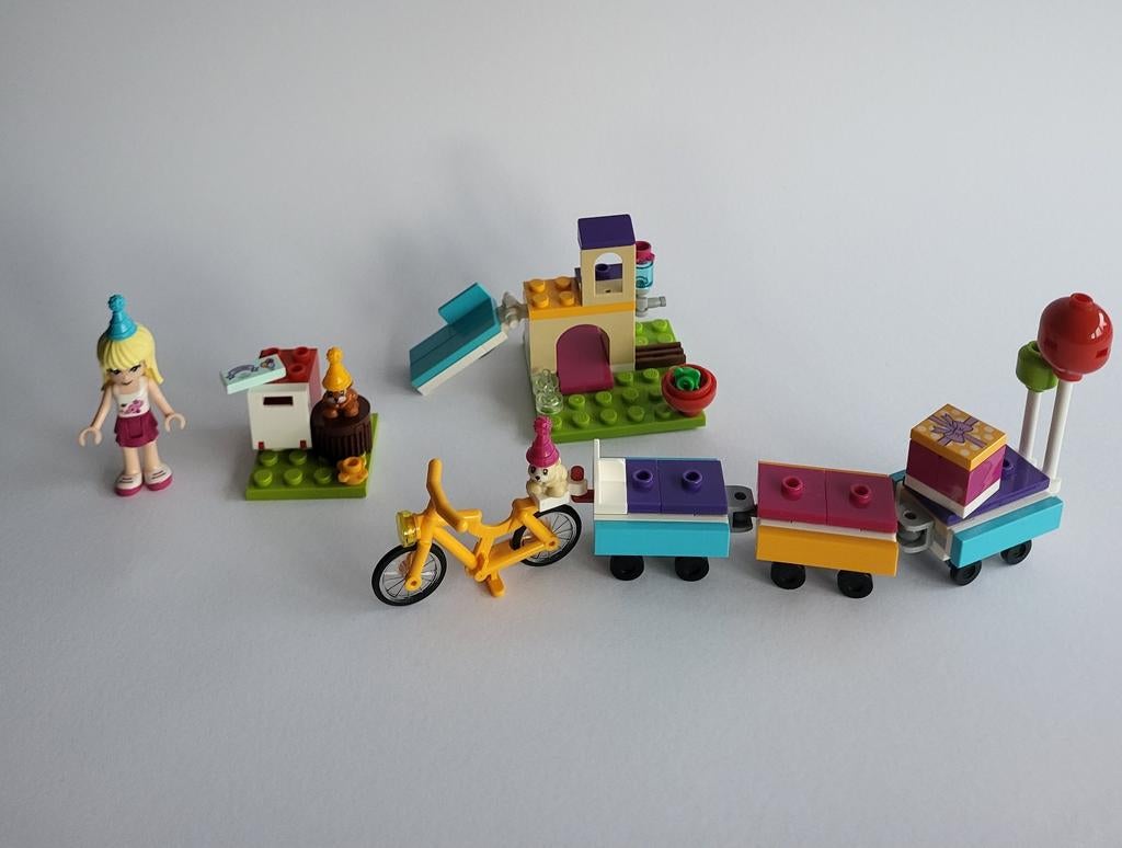 LEGO FRIENDS Feesttrein 41111, Compleet, Lego, Ophalen of Verzenden, Zo goed als nieuw