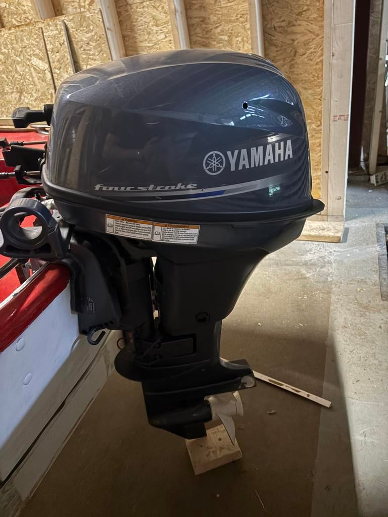 Yamaha 9.9 buitenboordmotor uit 2022 nieuw staat met E start, Watersport en Boten, Buiten- en Binnenboordmotoren, Ophalen, 5 tot 10 pk