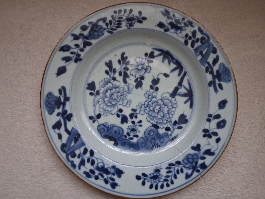 Een Antiek blauw - wit Chinees porseleinen bord., Ophalen