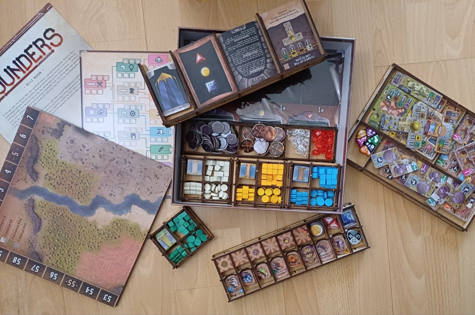 Founders of Gloomhaven inclusief inserts/inlays - ongespeeld, Een of twee spelers, Ophalen of Verzenden, Nieuw, Cephalofair Games