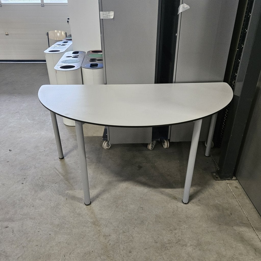 Eromes halfronde trespa tafel - 76x160x80 cm, Niet ingevuld, Gebruikt, Niet ingevuld, Niet ingevuld