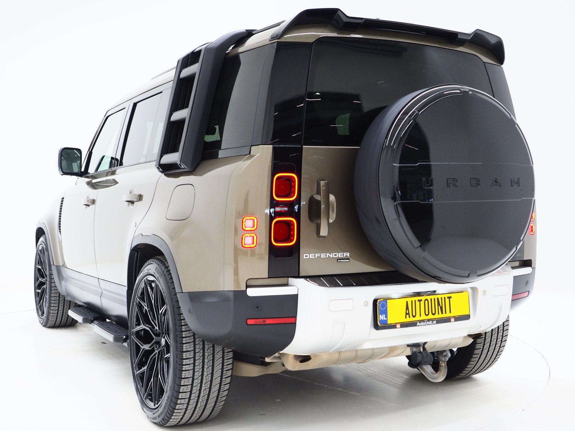 Land Rover Defender 110 2.0 P400e Urban Look | Explorer Pack, Auto's, Automaat, Automatische klimaatregeling, 404 pk, Gebruikt