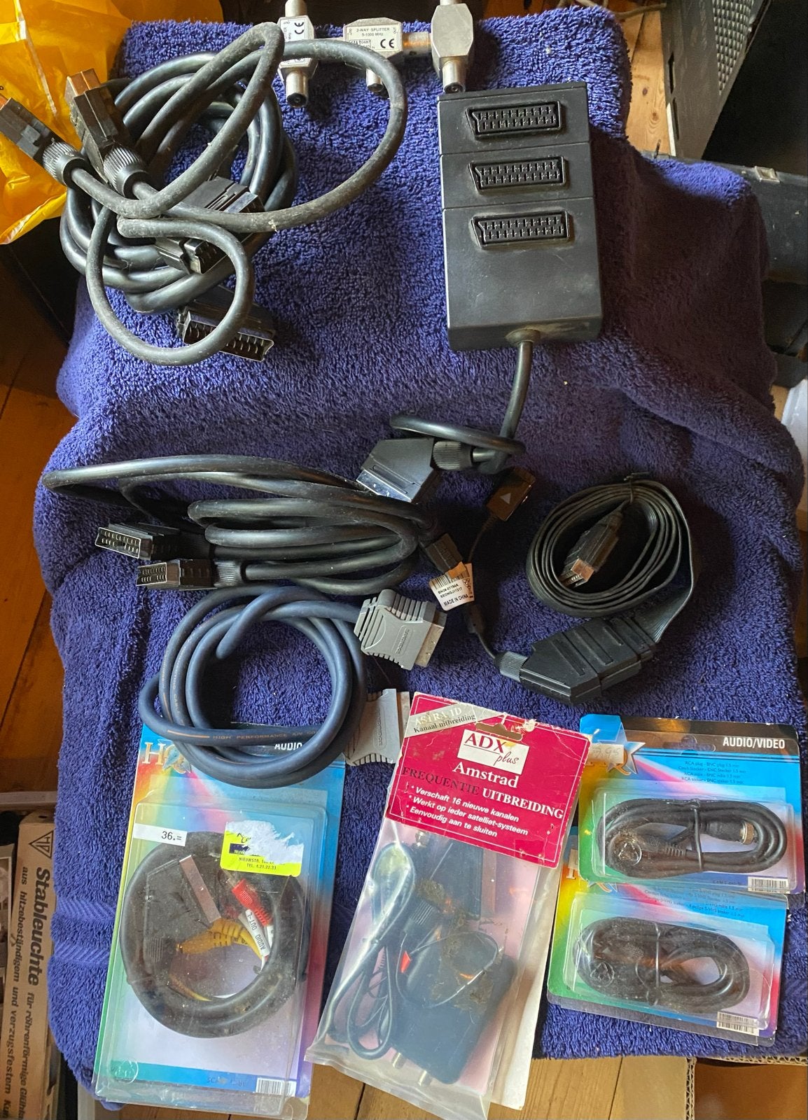 SCART-kabel en splitter set voor retro audio/video (NOS), Audio, Tv en Foto, Audiokabels en Televisiekabels, Ophalen of Verzenden