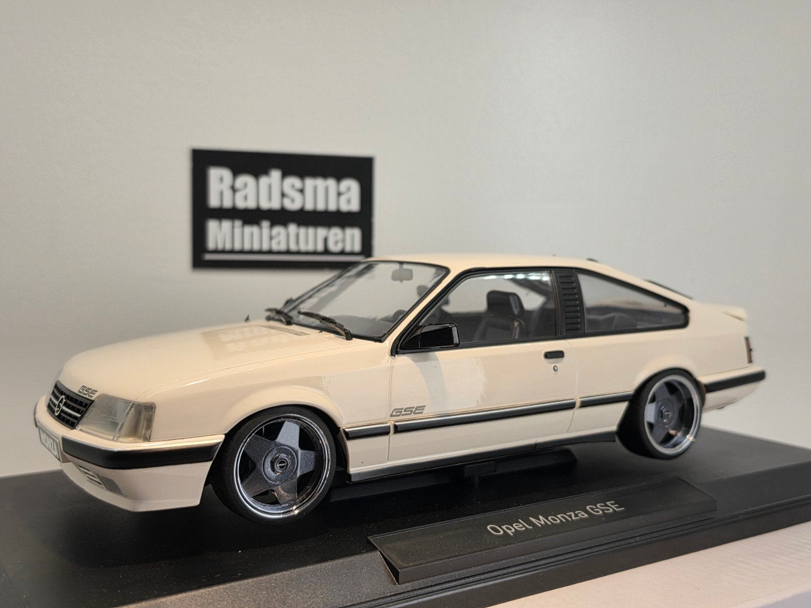 Opel Monza GSE - Verlaagd+BorbetA - 1:18 Norev Radsma custom, Hobby en Vrije tijd, Norev Custom by radsma miniaturen, Auto, Norev