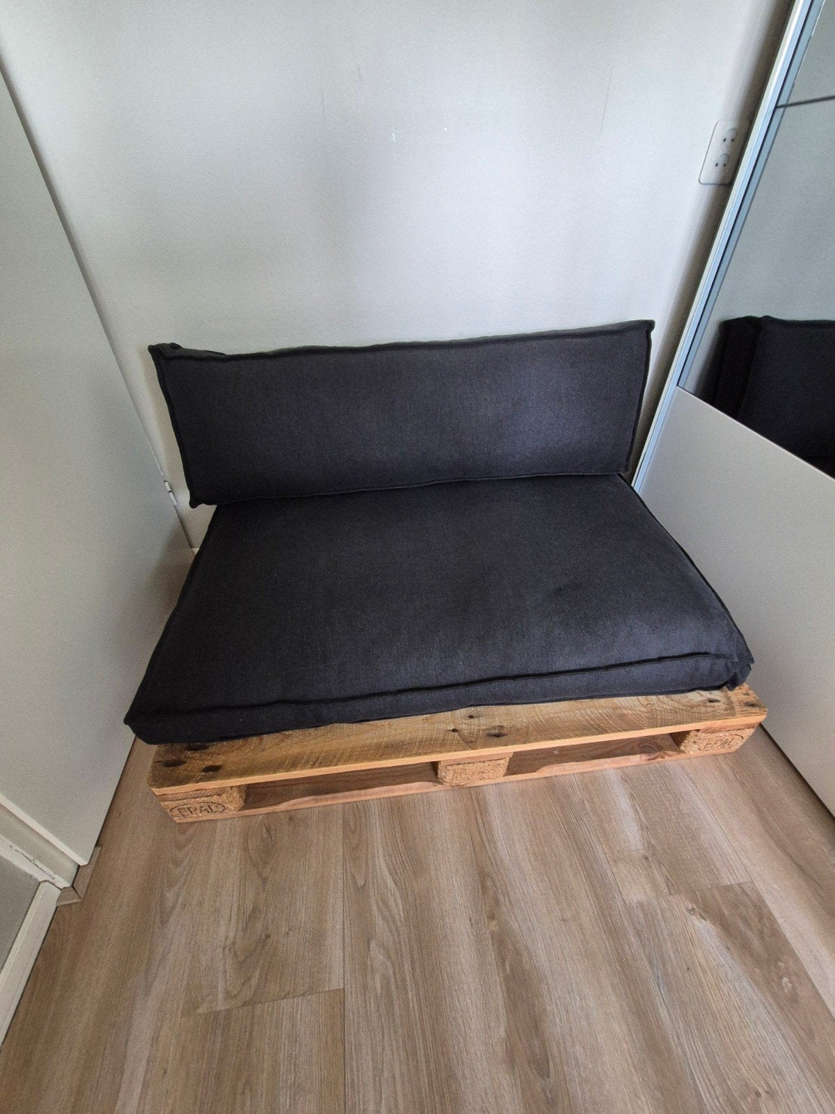Palletzitje met zwart/antraciet kussenset, Huis en Inrichting, Ophalen, Hout, Gebruikt, Eenpersoons