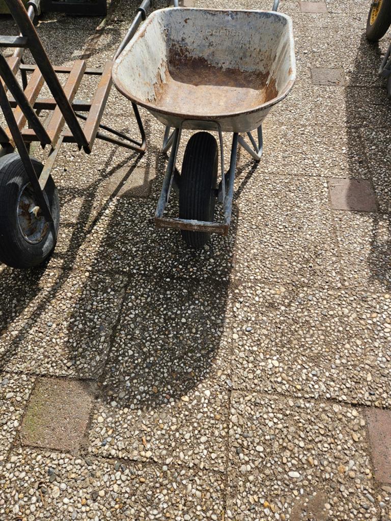 Goede gebruikte matador kruiwagens, Doe-het-zelf en Verbouw, Transportwagens, 100 liter of meer, Ophalen of Verzenden, Gebruikt