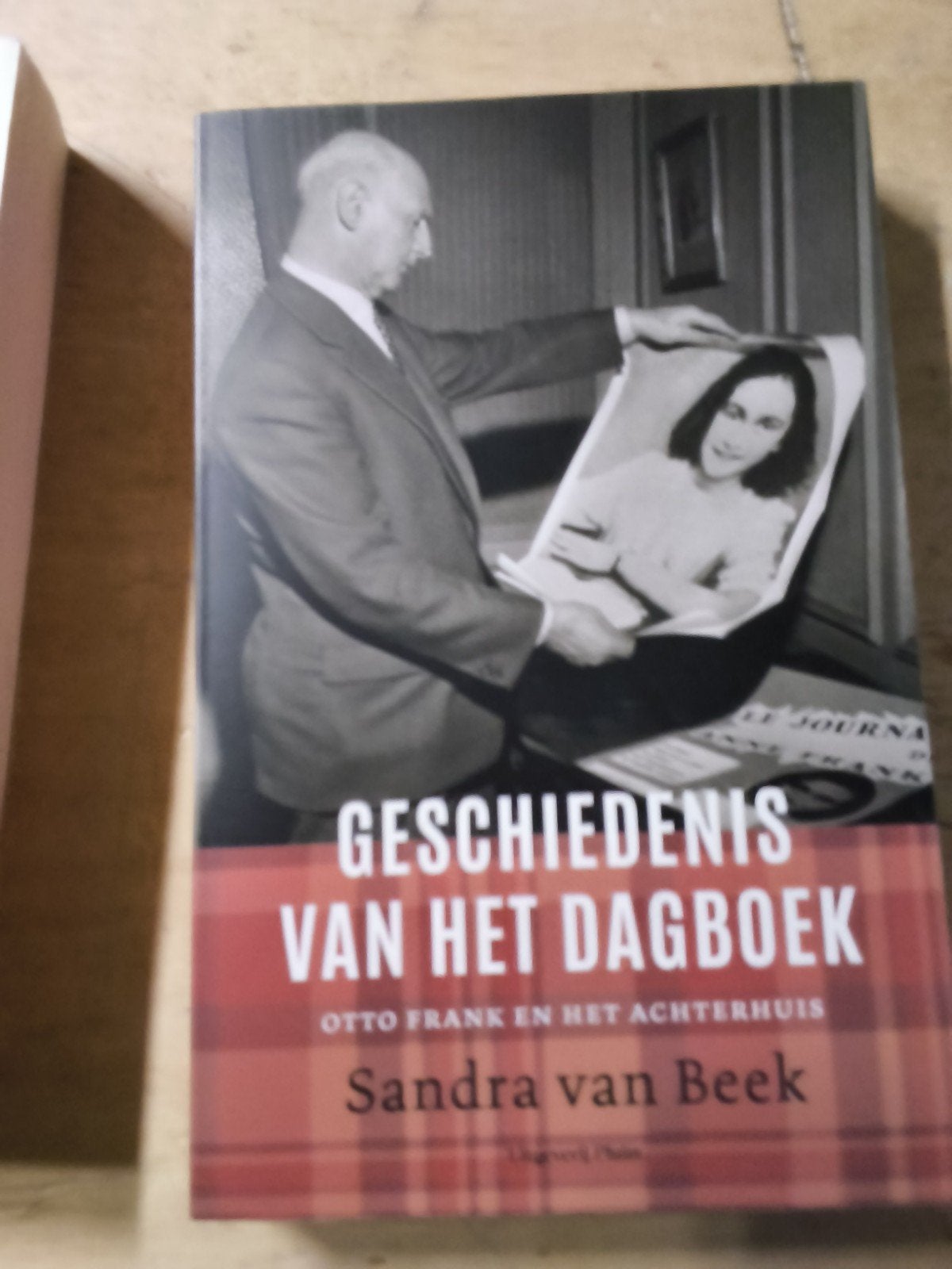 Vastberaden - Elyse Larson, Ophalen of Verzenden, Zo goed als nieuw, Elyse Larson