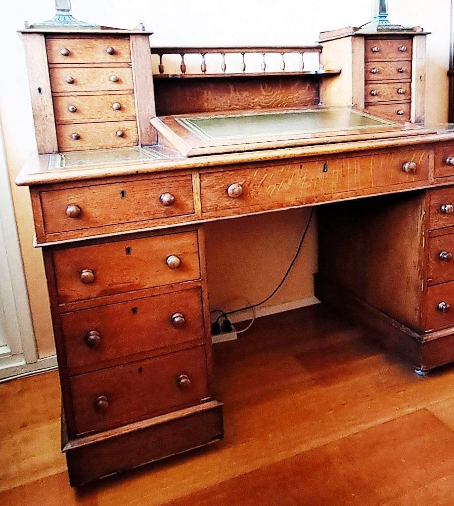 Foto 19 van Uniek Antiek Eiken Dickens Bureau (ca. 1910) – Blikvanger!
