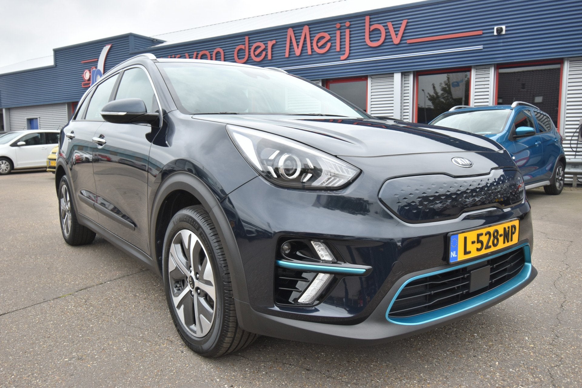 Kia e-Niro DynamicLine 39 kWh , SOH 100 % , CLIMATR , CR CON, 136 pk, Gebruikt, Zwart, Blauw