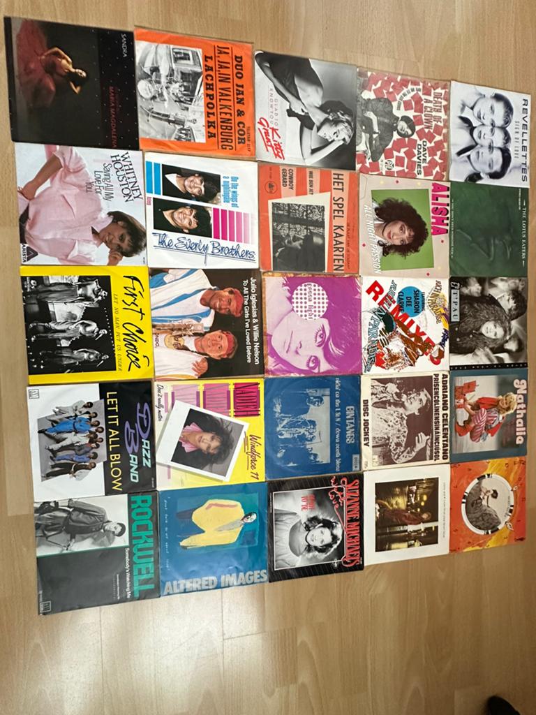 196 singles voornamelijk 80er jaren in zeer goede staat, Cd's en Dvd's, 7 inch, 1980 - 1989, Zo goed als nieuw, Fotohoes
