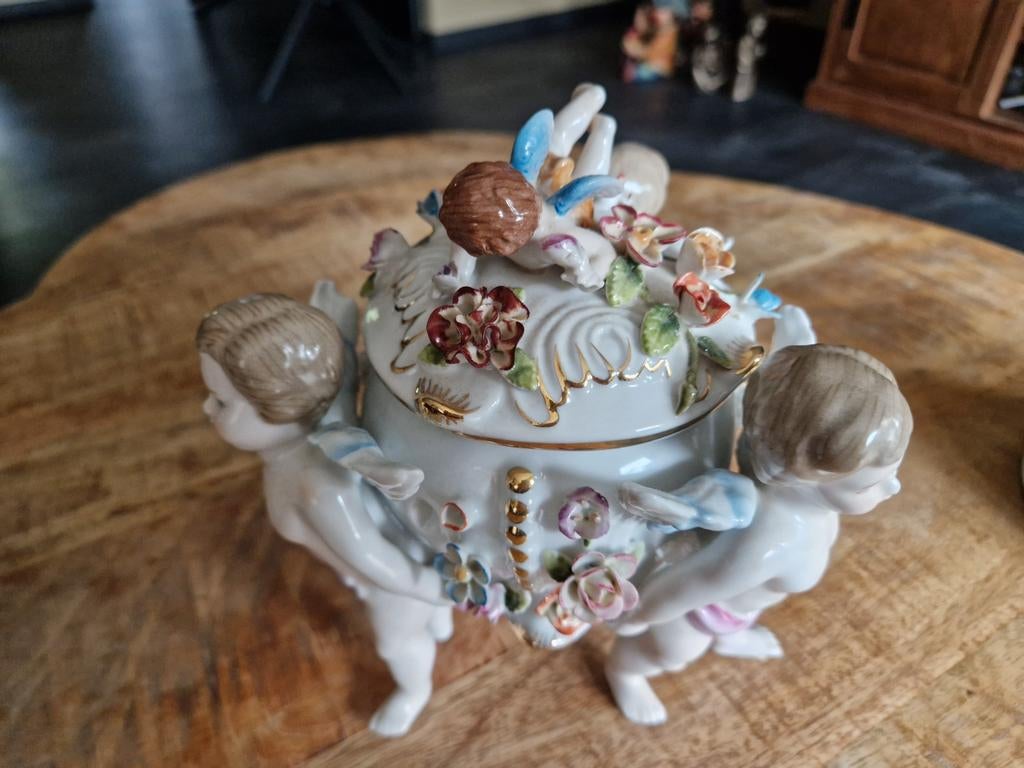porseleinen beeld / pot 18cm hoog 15 breed, Ophalen