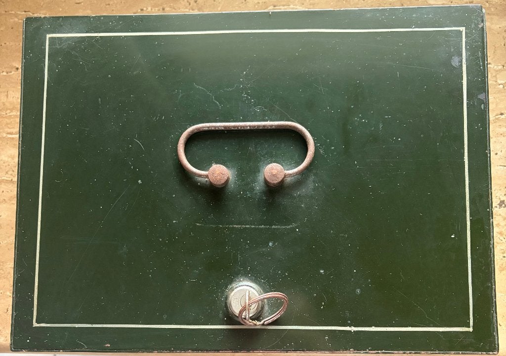 Te koop antieken geldkist, Ophalen