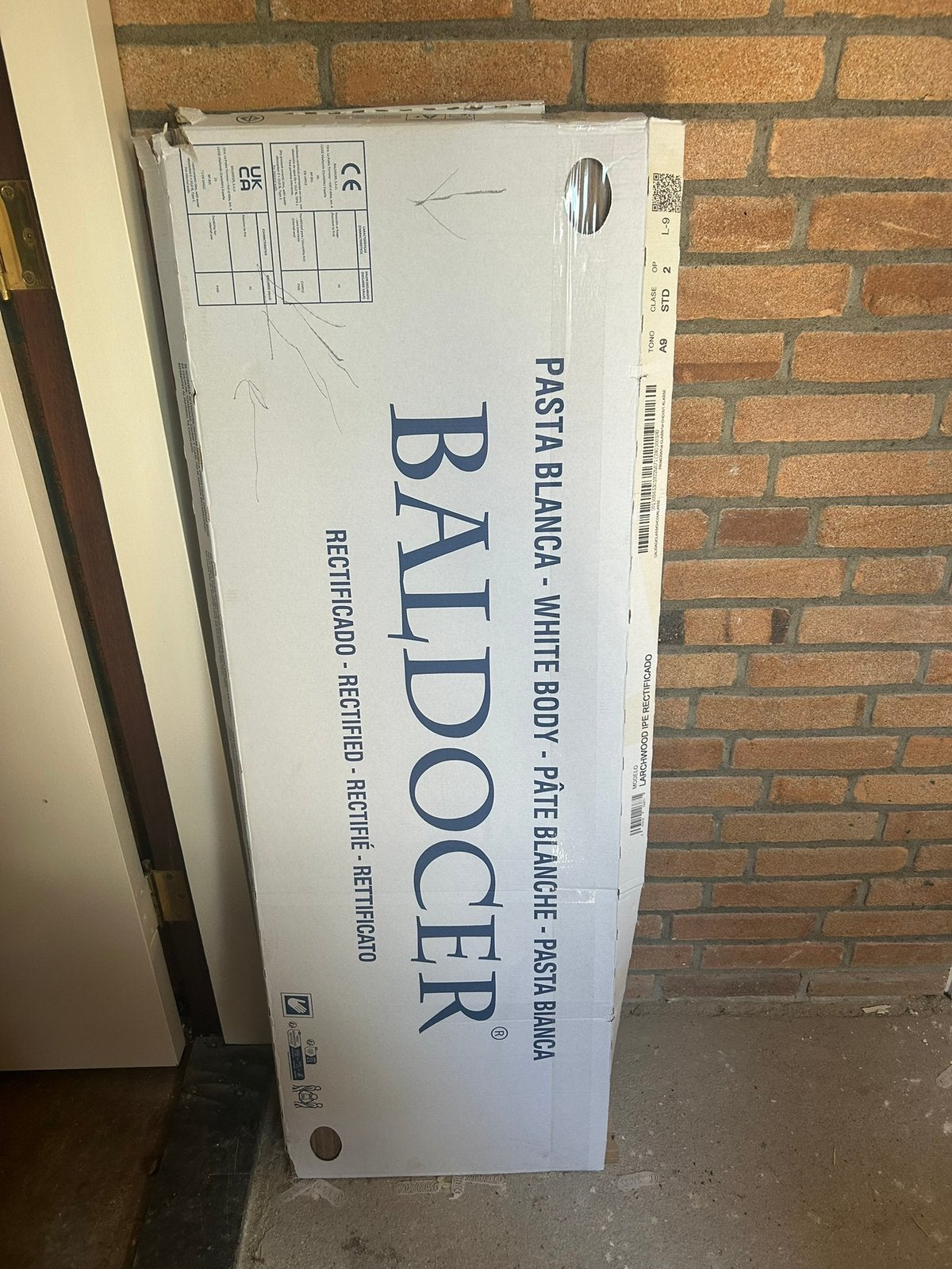 Twee pakken vloertegels met 3 tegels per pak, Ophalen, Nieuw, 20 tot 40 cm, Minder dan 5 m²