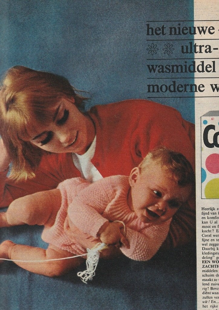 Retro reclame 1964 Coral wasmiddel baby bij moeder, Verzamelen, Verzenden, Overige typen