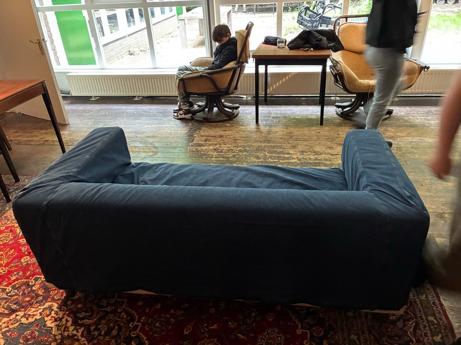 Hippe spijkerstof bank - comfortabel en stijlvol, Ophalen, Gebruikt, Driepersoons, 75 tot 100 cm
