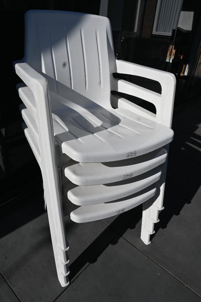 2 schitterende sets van 4 tuinstoelen, Tuin en Terras, Tuinstoelen, Ophalen, Zo goed als nieuw, Kunststof, Stapelbaar