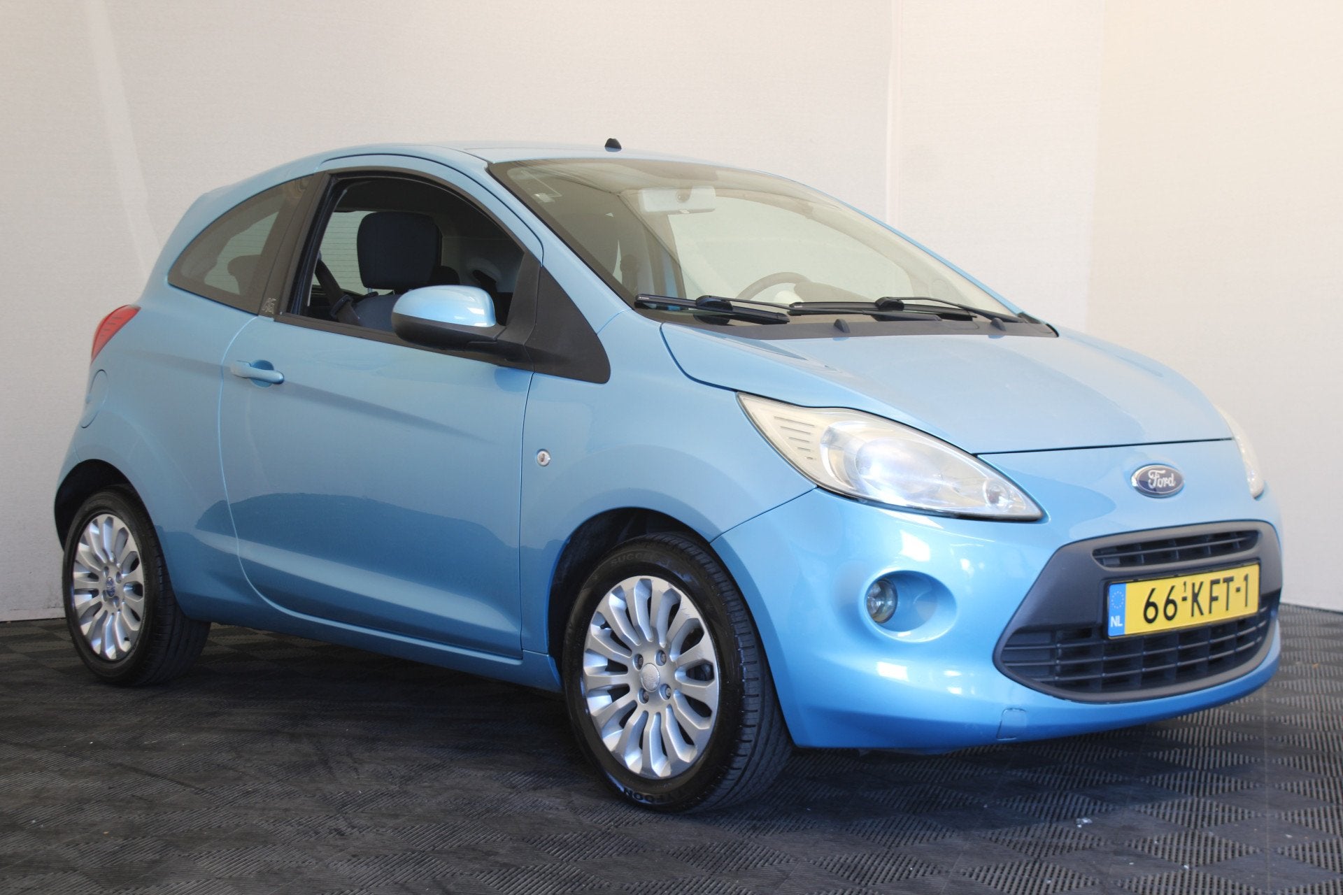 Ford Ka 1.2 Titanium (bj 2009), Auto's, Voorwielaandrijving, Stof, Gebruikt, 4 cilinders