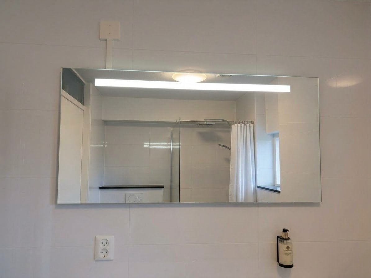Badkamerspiegel met geïntegreerde verlichting, Ophalen, 100 tot 150 cm, Zo goed als nieuw, 100 tot 125 cm