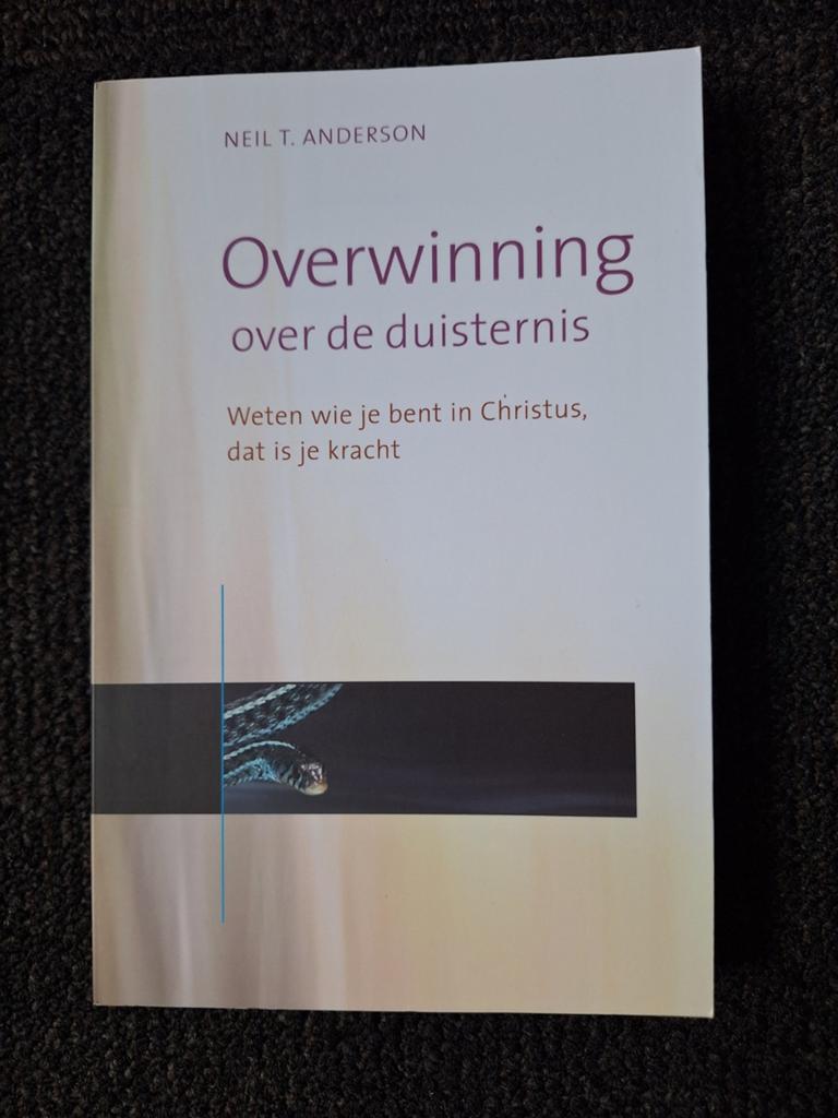 Neil T. Anderson - Overwinning over de duisternis, Boeken, Ophalen of Verzenden, Gelezen, Neil T. Anderson