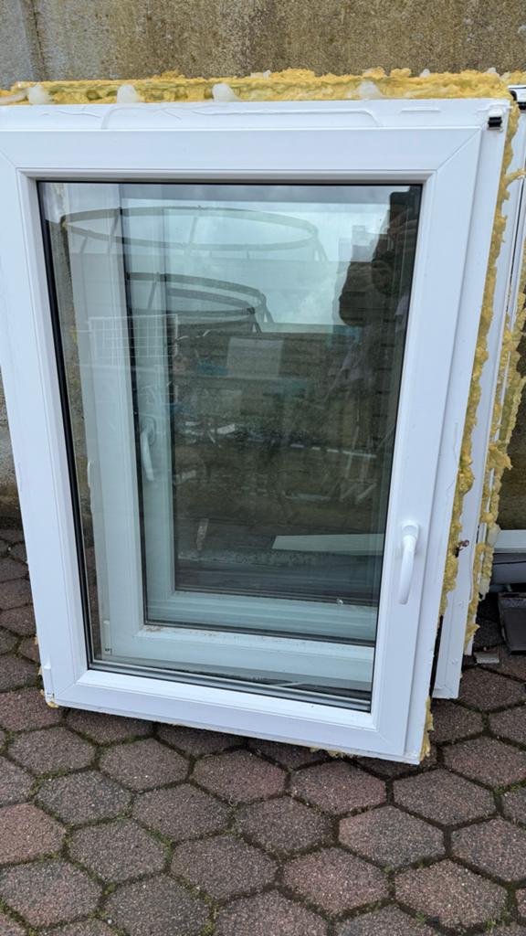 Gebruikt kunststof kozijn met dubbelglas, Doe-het-zelf en Verbouw, Kozijnen en Schuifpuien, Zo goed als nieuw, Raamkozijn, Kunststof