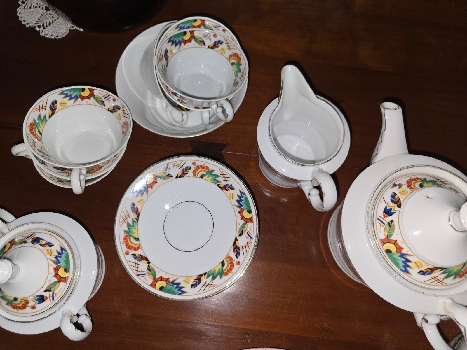 Kleurrijk theeservies met goudkleurige randje, Antiek en Kunst, Antiek | Servies compleet, Ophalen