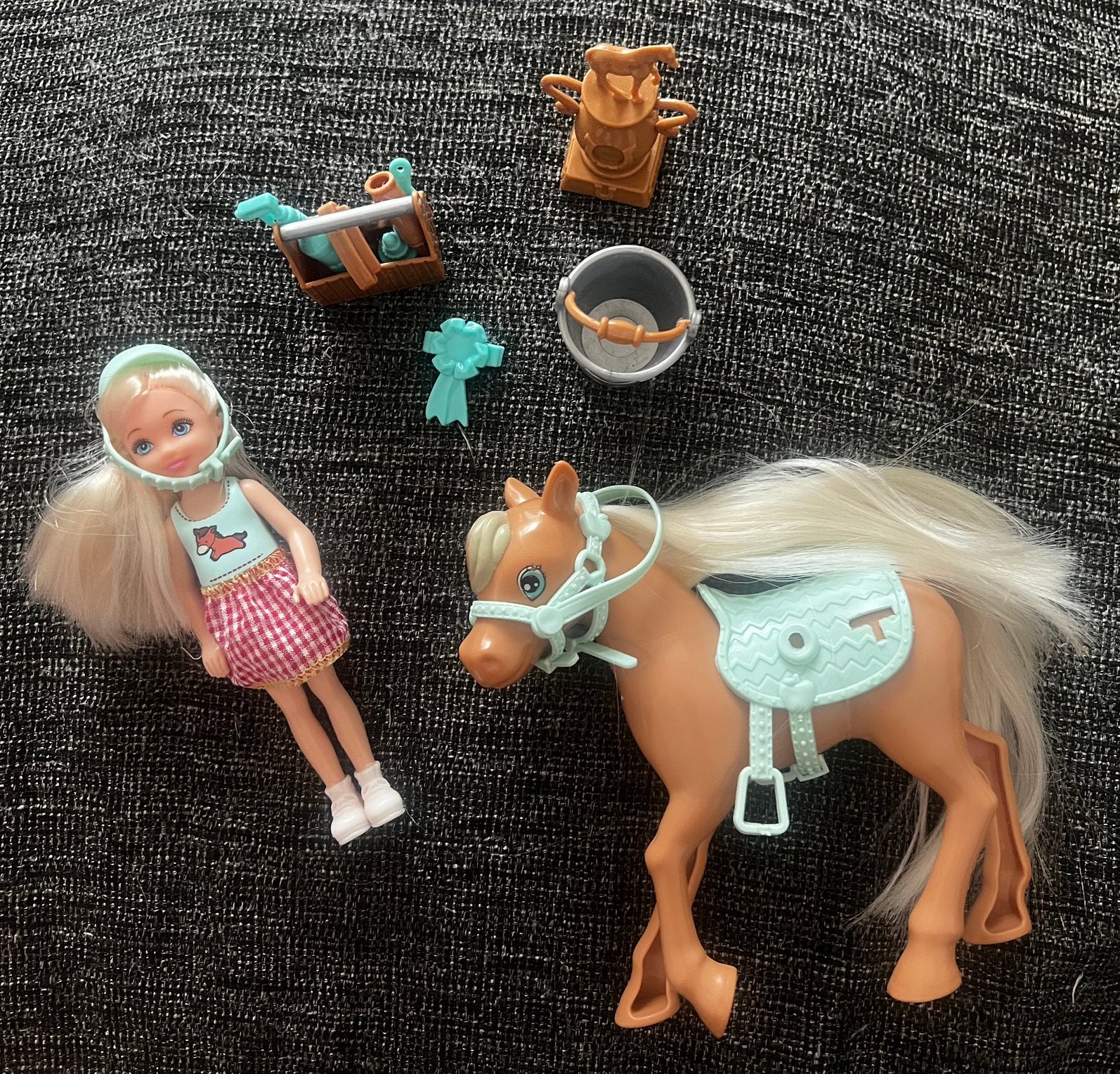 Barbie Chelsea speelset met pony, Ophalen of Verzenden, Zo goed als nieuw, Barbie