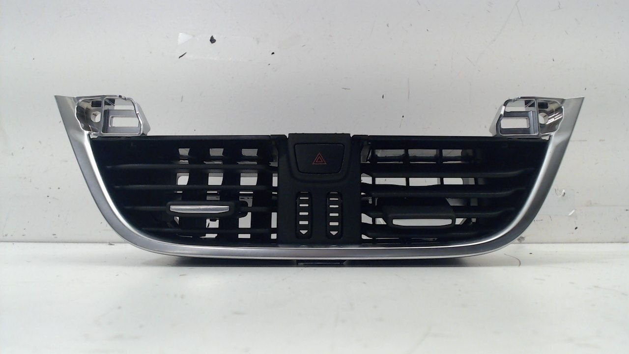 Dashboard luchtrooster midden Ford Fiesta, Auto-onderdelen, Onderdelen@venauto.nl, Van der Ven Autorecycling B.V., Gebruikt, Ettenseweg 76, 4706 PB Roosendaal, The Netherlands