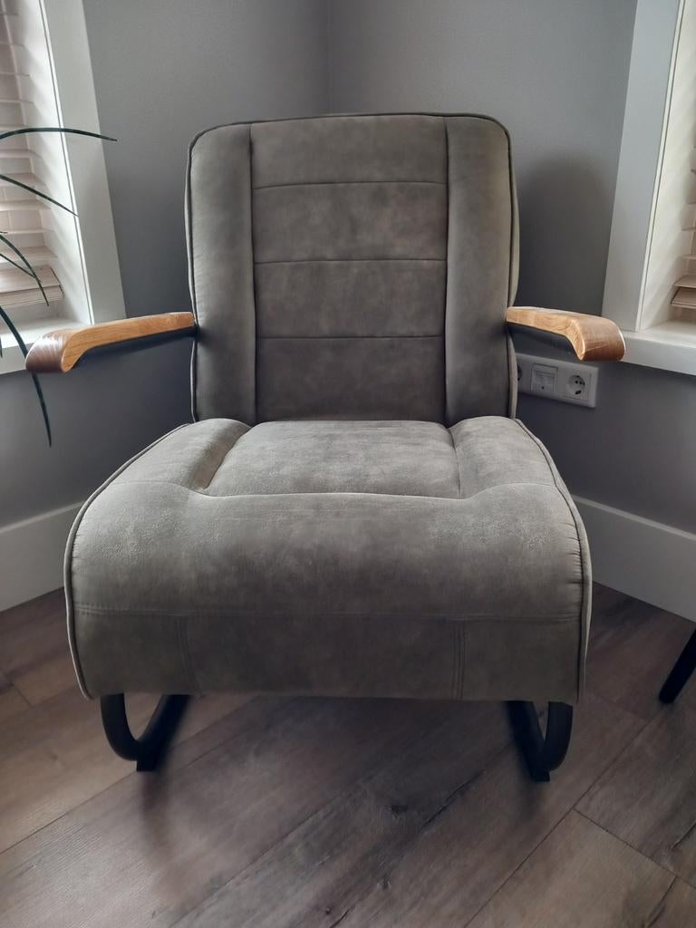 Nette suede stoel olijfgroen, Ophalen, Zo goed als nieuw, 75 tot 100 cm, 50 tot 75 cm