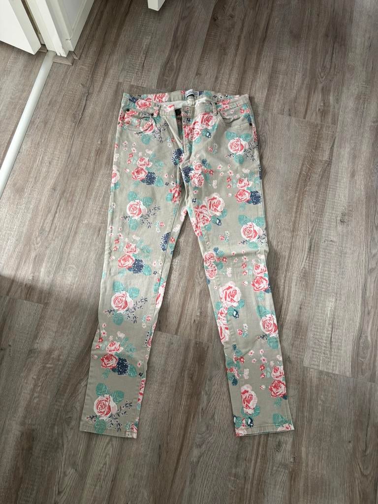 Vrolijke broek bloemen beige blauw roze groen, Kleding | Dames, Broeken en Pantalons, Overige kleuren, Maat 42/44 (L), Ophalen of Verzenden