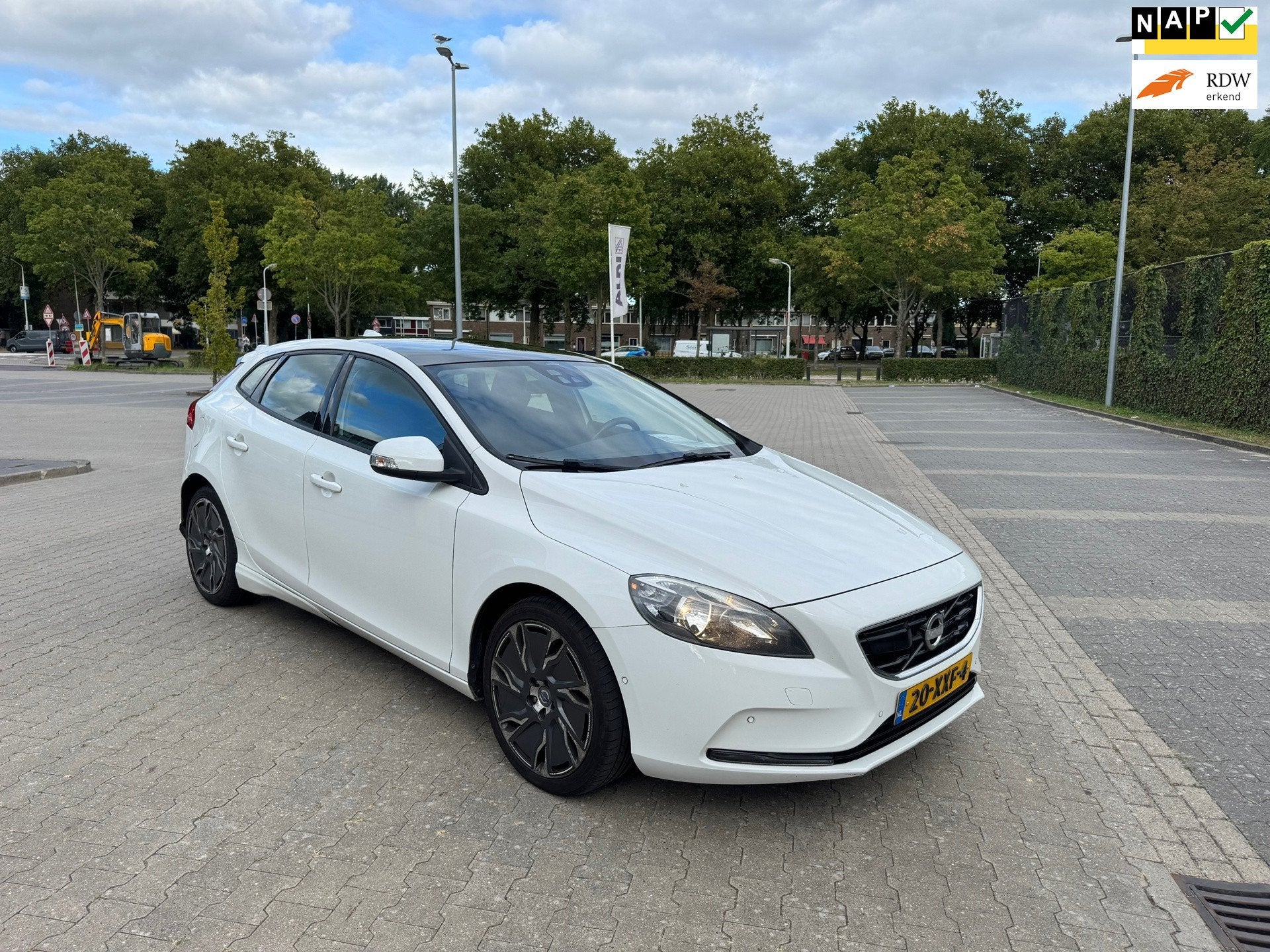 Volvo V40 1.6 D2 KINETIC, Voorwielaandrijving, Gebruikt, 4 cilinders, 1257 kg